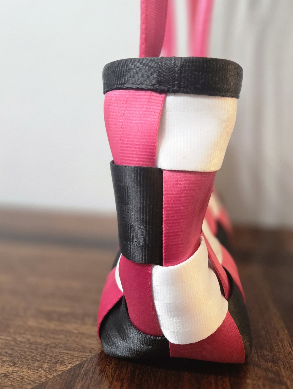 Harveys Seatbelt Bag•Limited Edition 2000s Circa Pink Black White Woven Text Bag - Picture 9 of 16